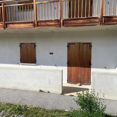 Aux Milnuits Apartment *